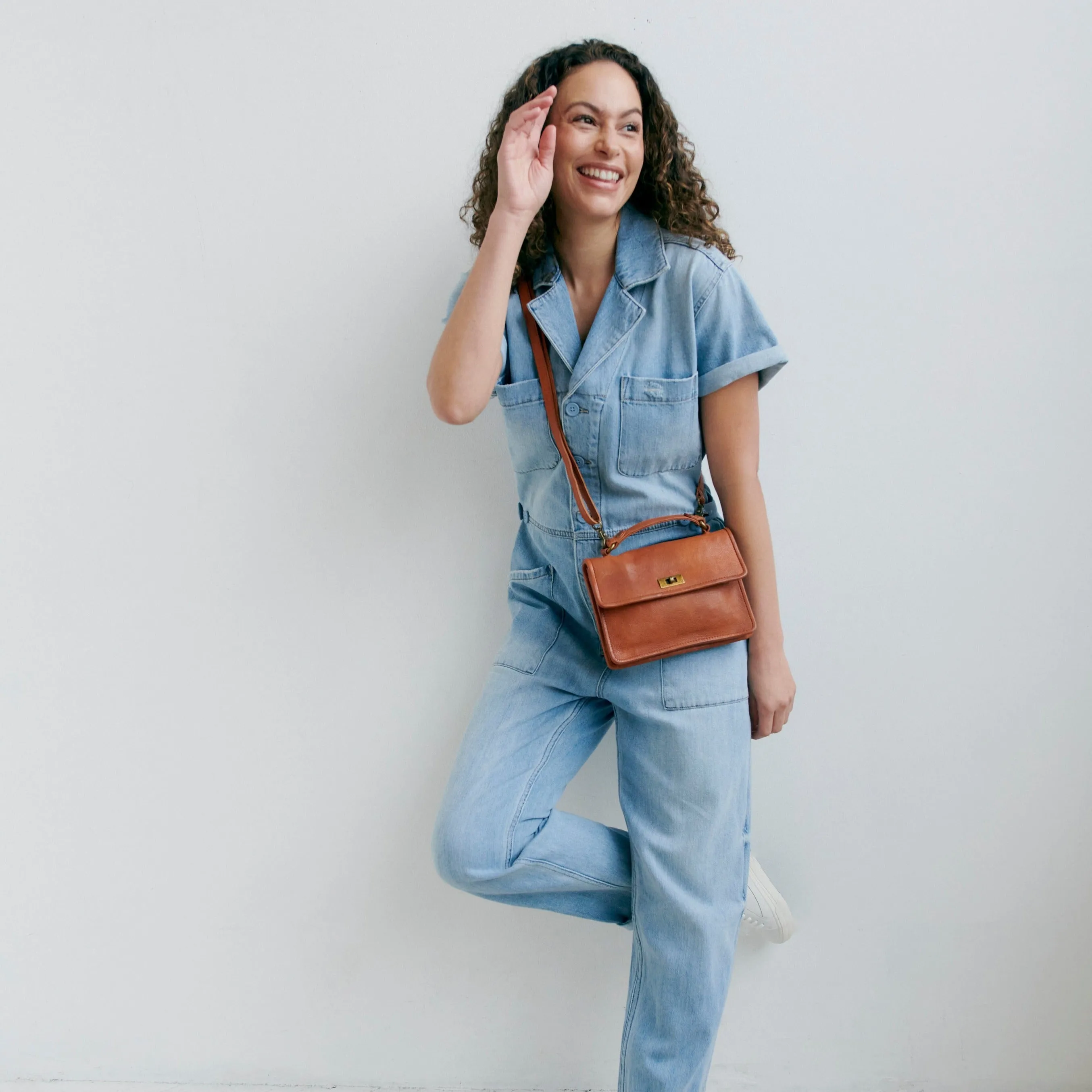 Arlo Crossbody