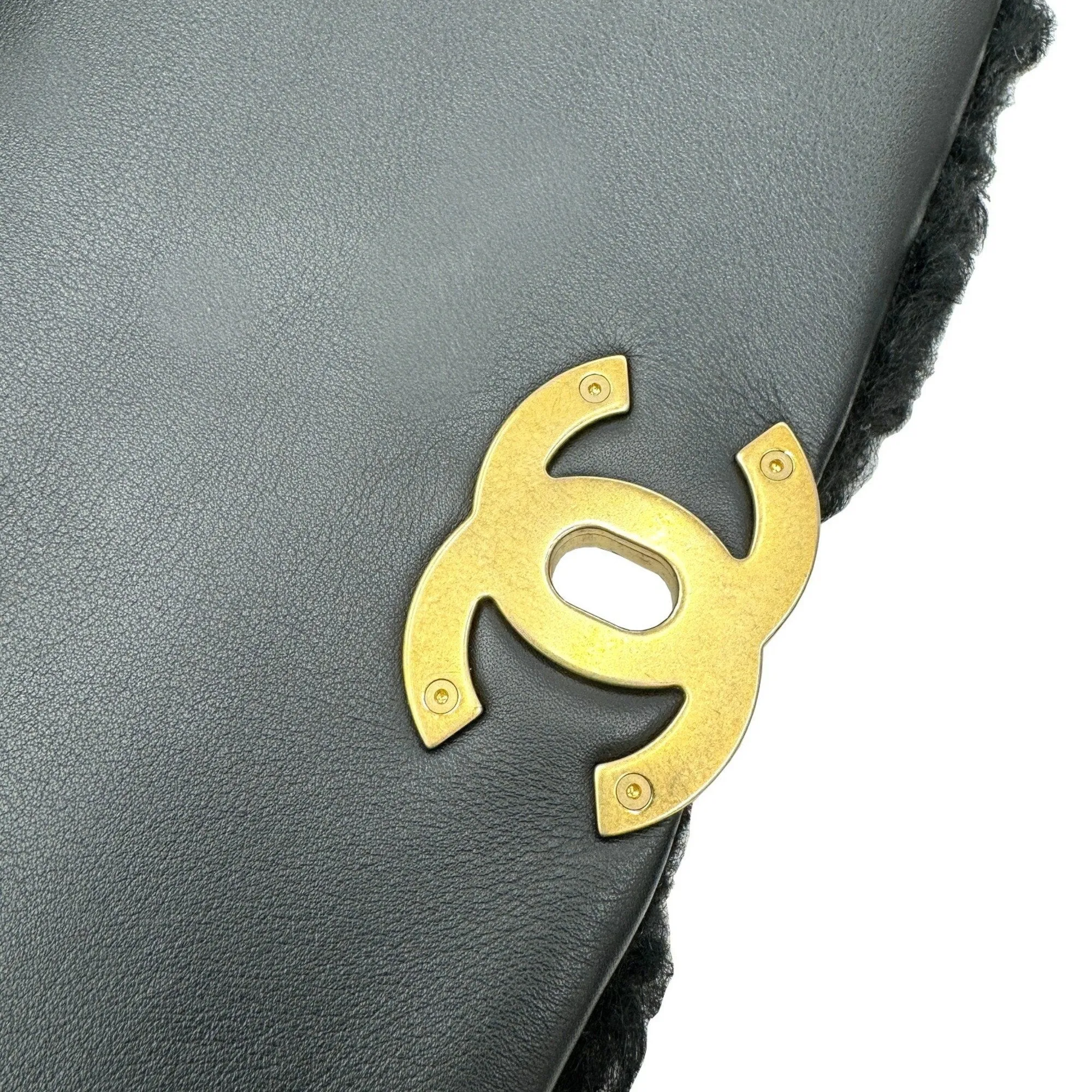 CHANEL  19 Shoulder Bag