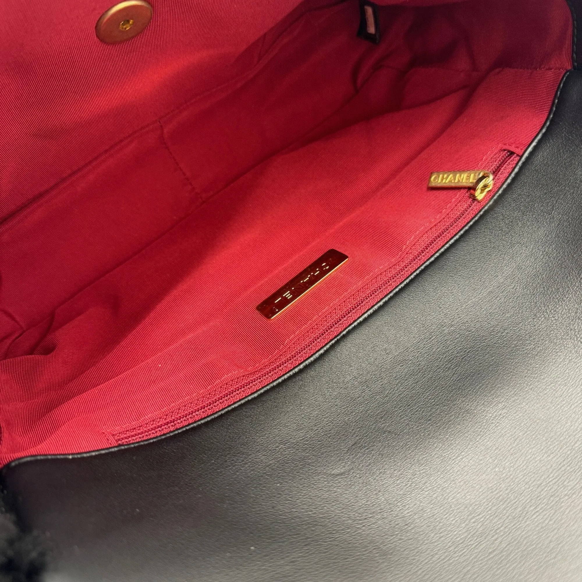 CHANEL  19 Shoulder Bag