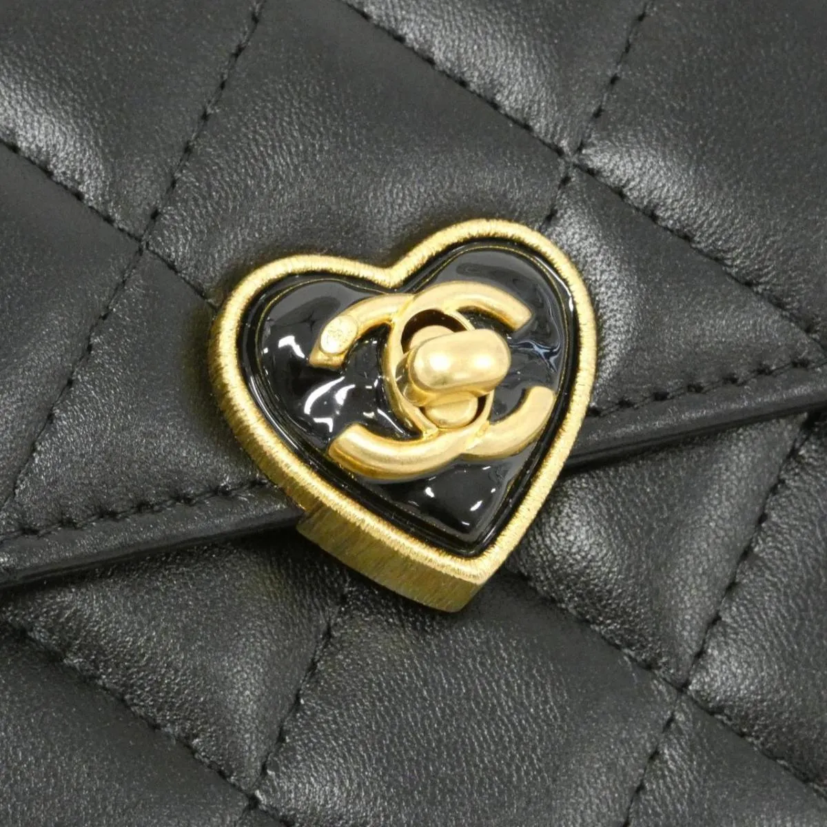 Chanel AP3291 Shoulder Bag