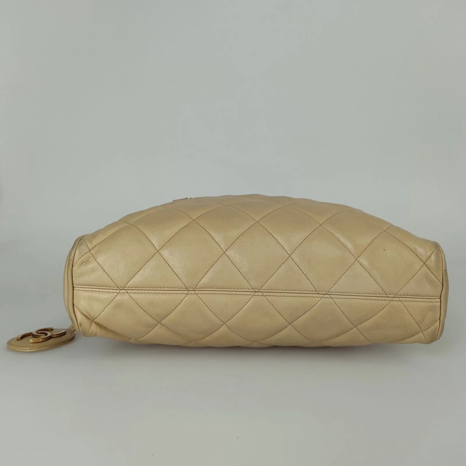 CHANEL Chanel Chanel shoulder bag in beige matelasse leather from the 80s