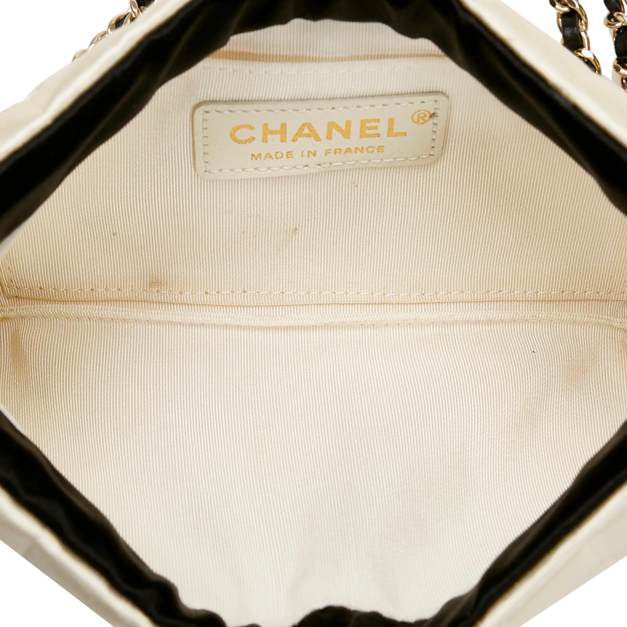 Chanel Chocolate Bar Satin Shoulder Bag (SHG-ByUsCX)