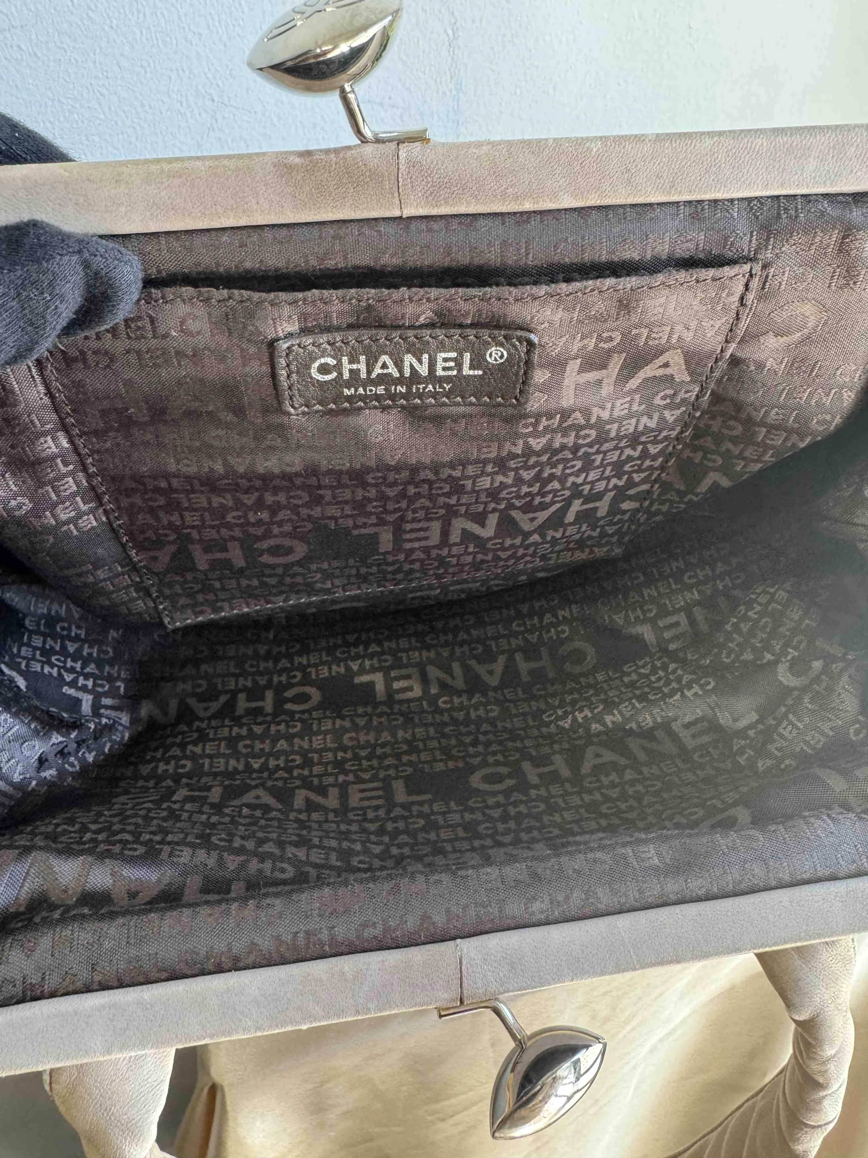 Chanel Kiss-Lock Bag Beige Leather Shoulder Bag