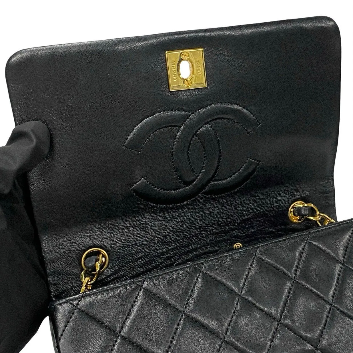 CHANEL Shoulder Bag lambskin black Matrasse