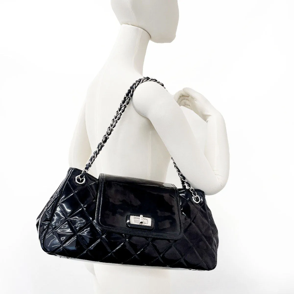 CHANEL Shoulder Bag Patent leather black ChainShoulder Matrasse