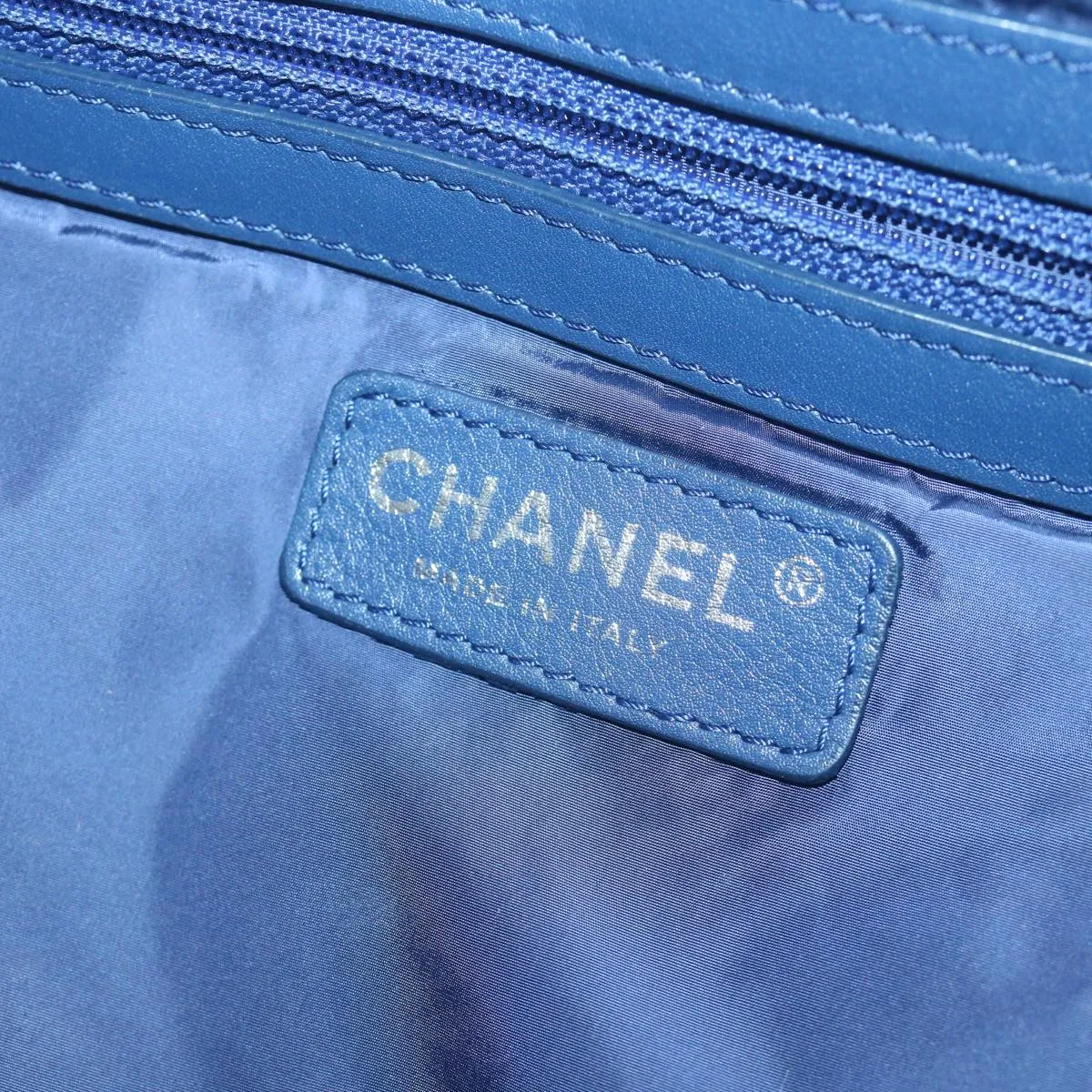 CHANEL Turn Lock Chain Shoulder Bag Nylon Navy White CC Auth 65724A