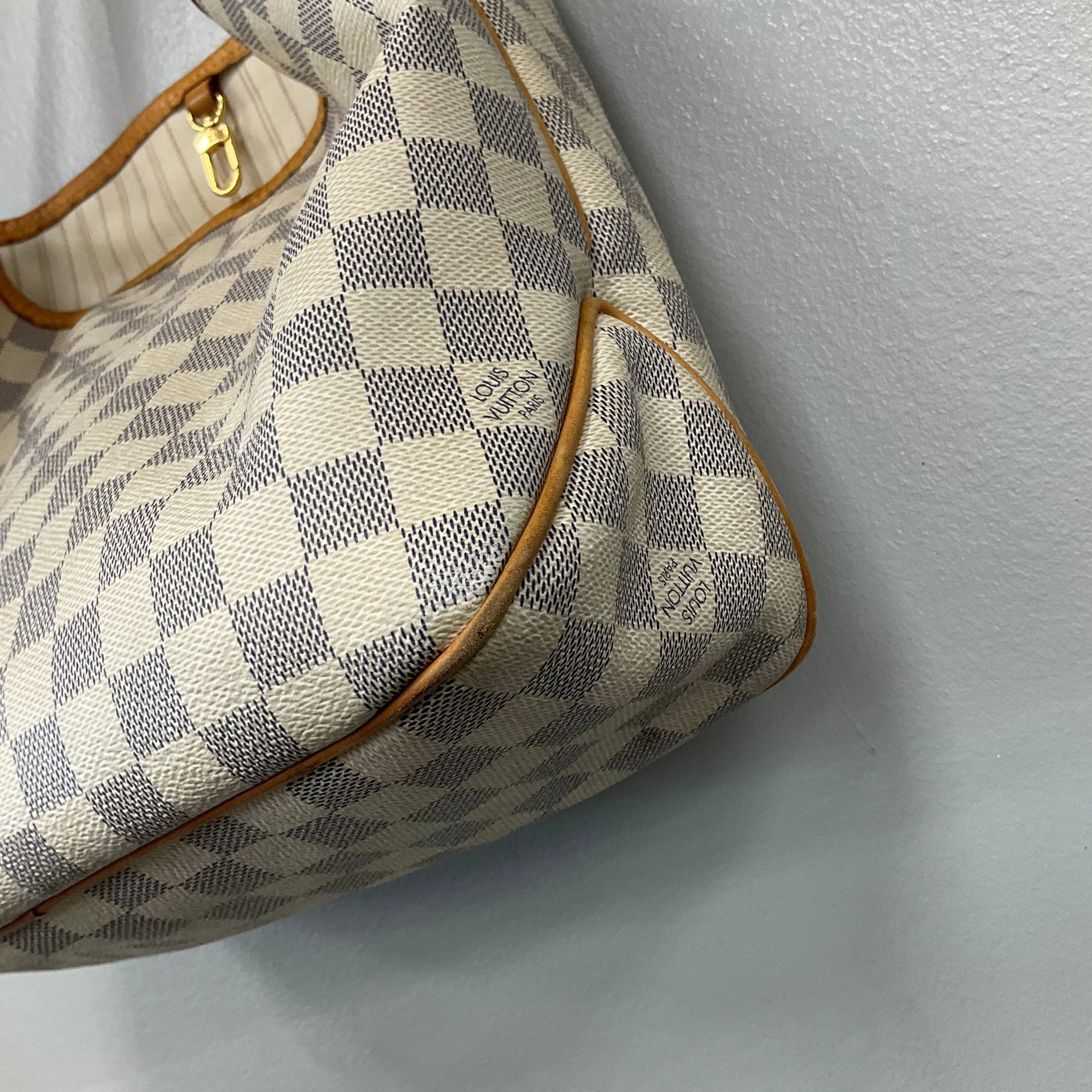 Handbag Luxury Designer By Louis Vuitton In Checkered Pattern, Size:Medium