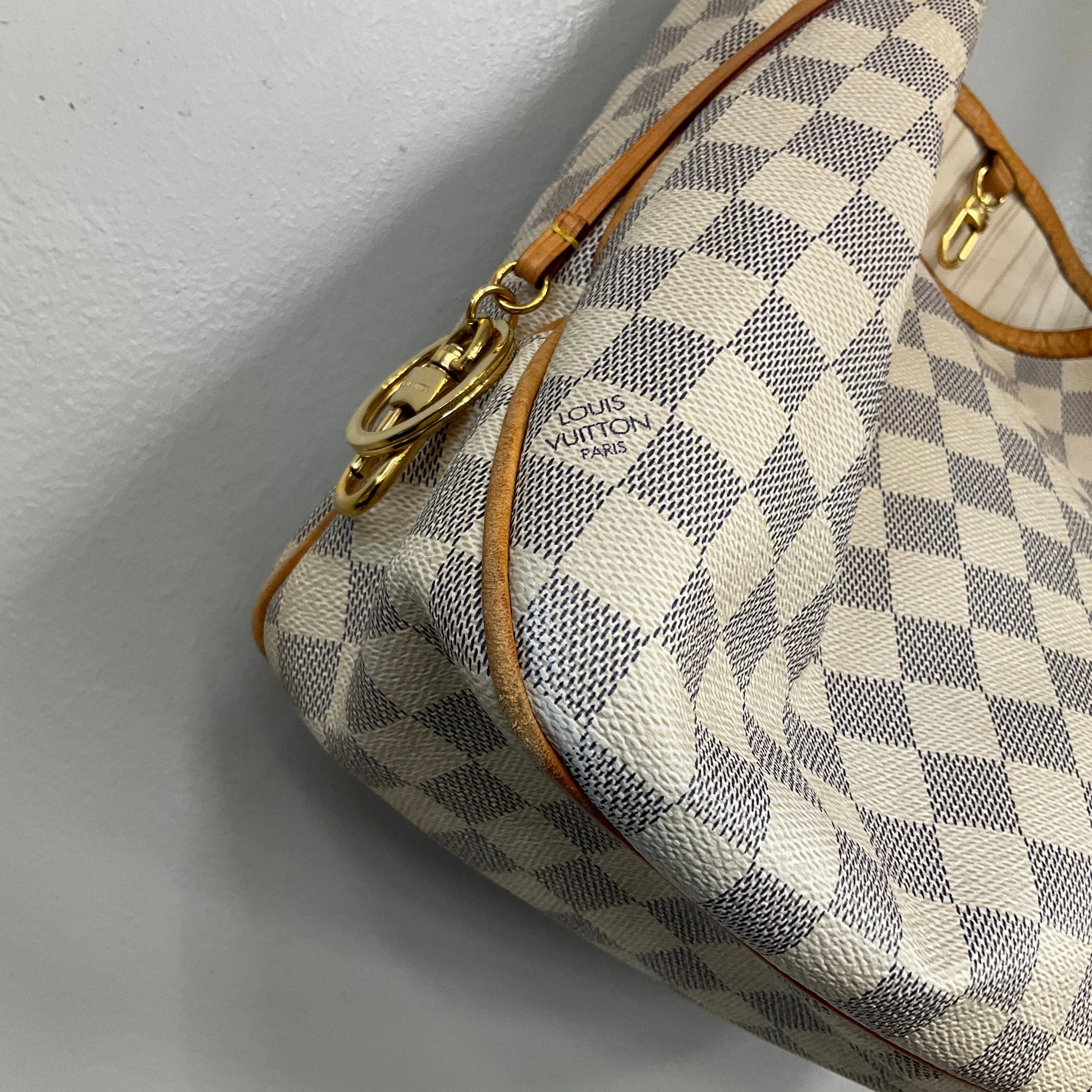 Handbag Luxury Designer By Louis Vuitton In Checkered Pattern, Size:Medium