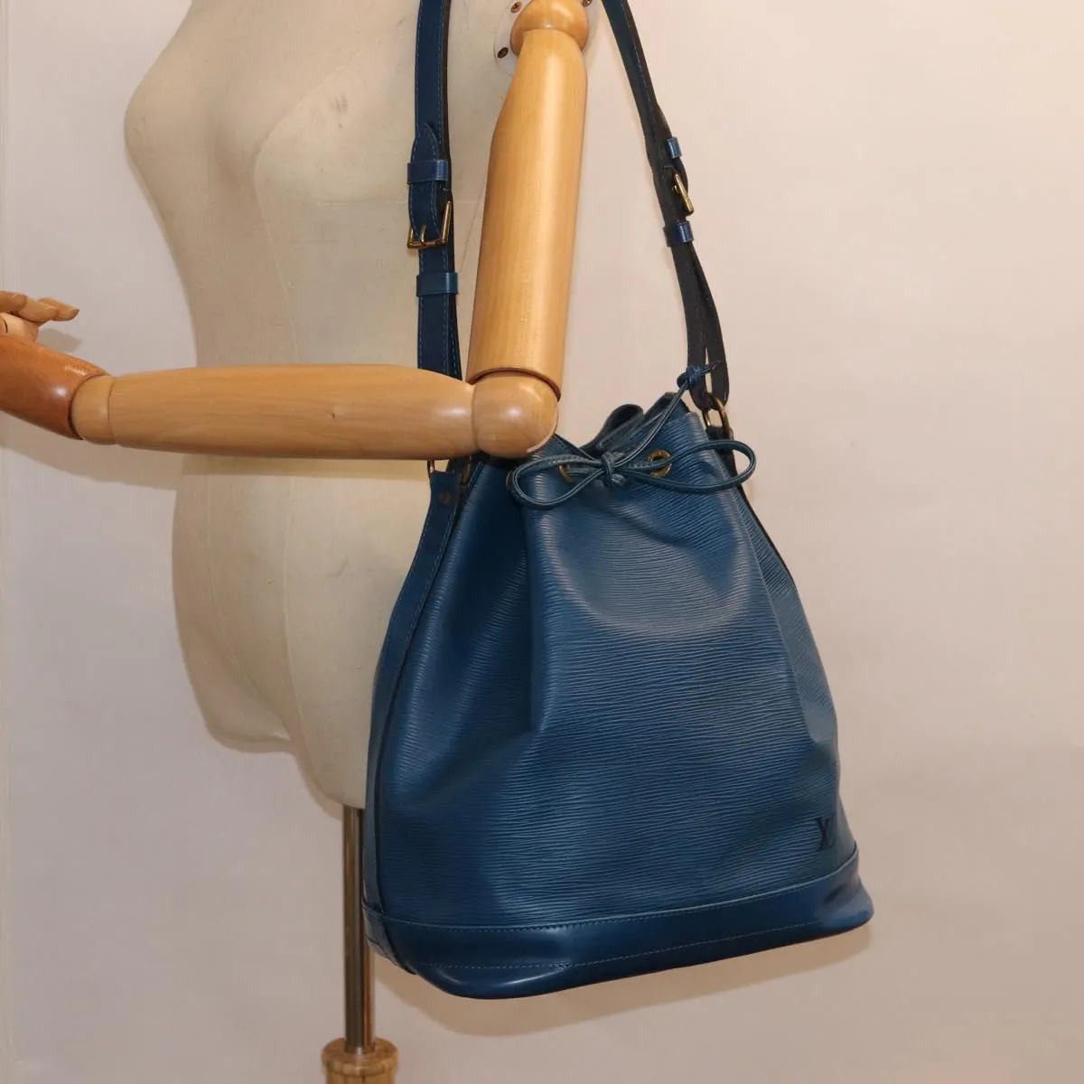 LOUIS VUITTON Epi Noe Shoulder Bag Toledo Blue M44005 LV Auth 87510