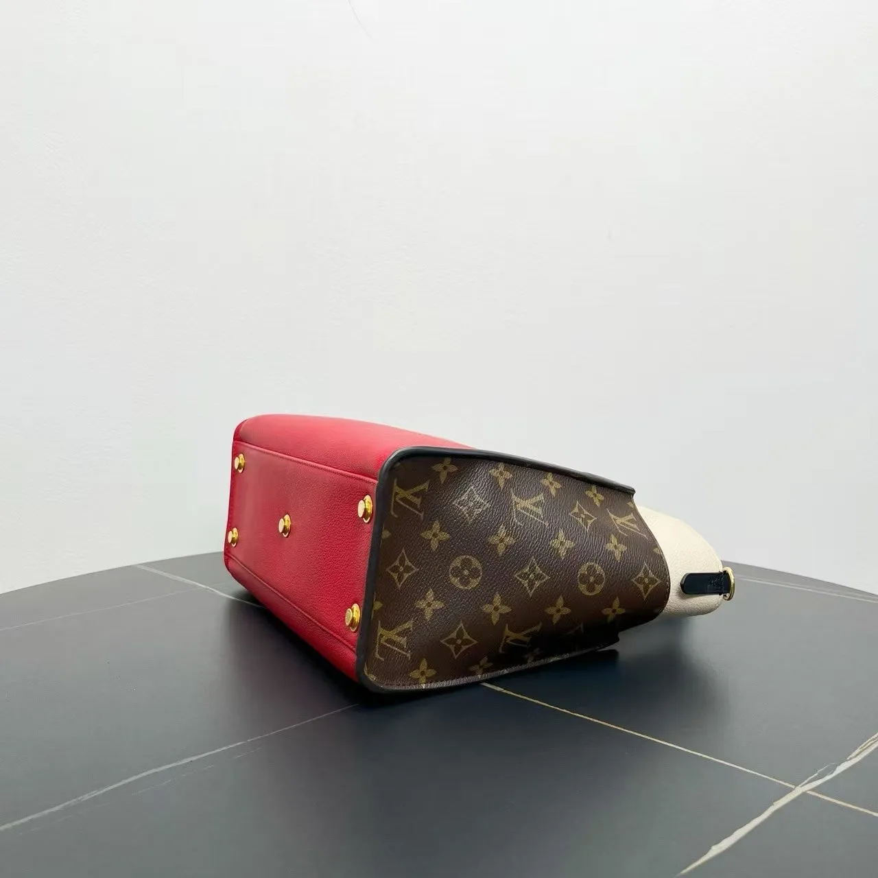 Louis Vuitton Montaigne MM Red/Beige Two-Way Bag - Shoulder/Top Handle - Medium