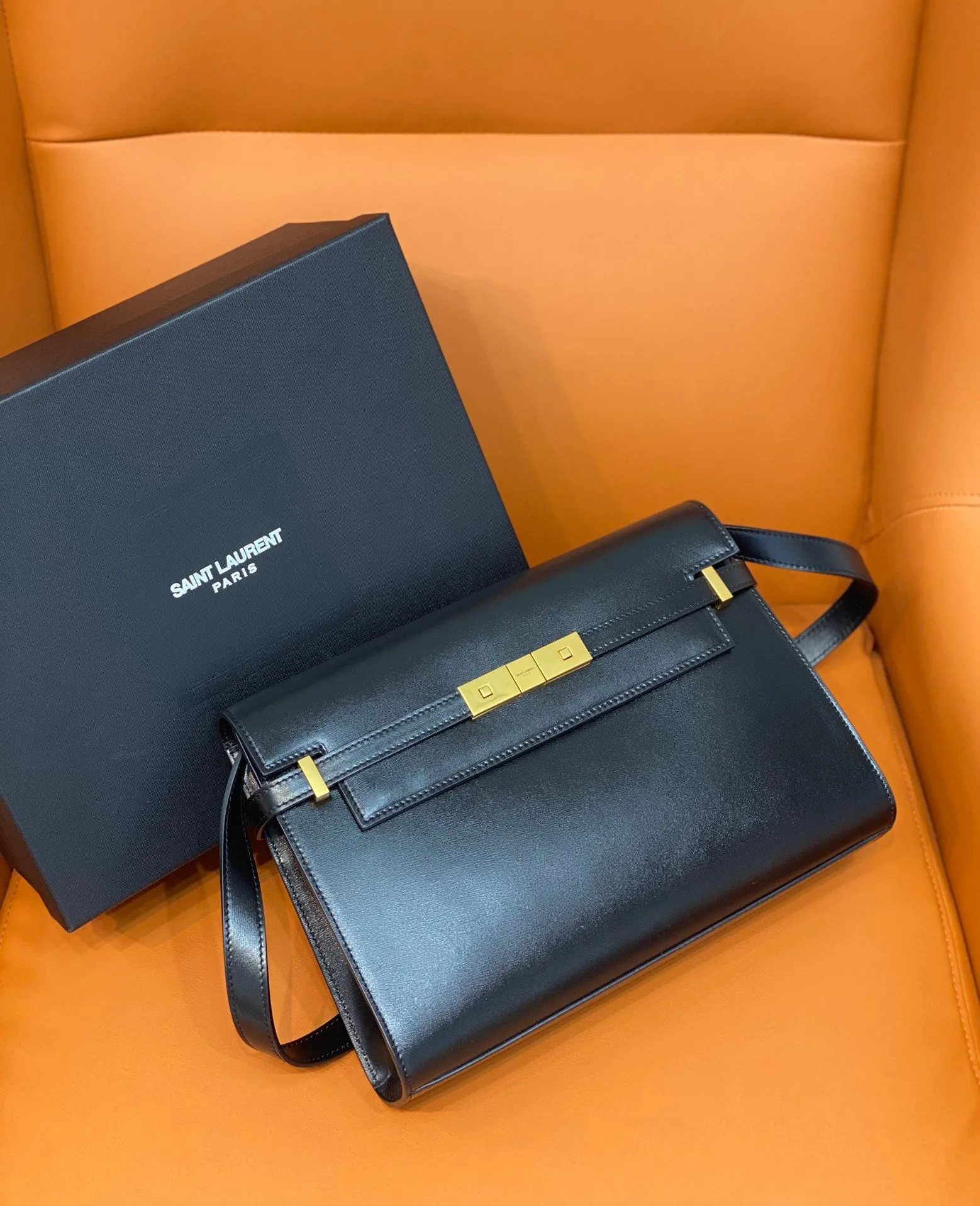 Yves Saint Laurent Manhattan Shoulder Bag Black