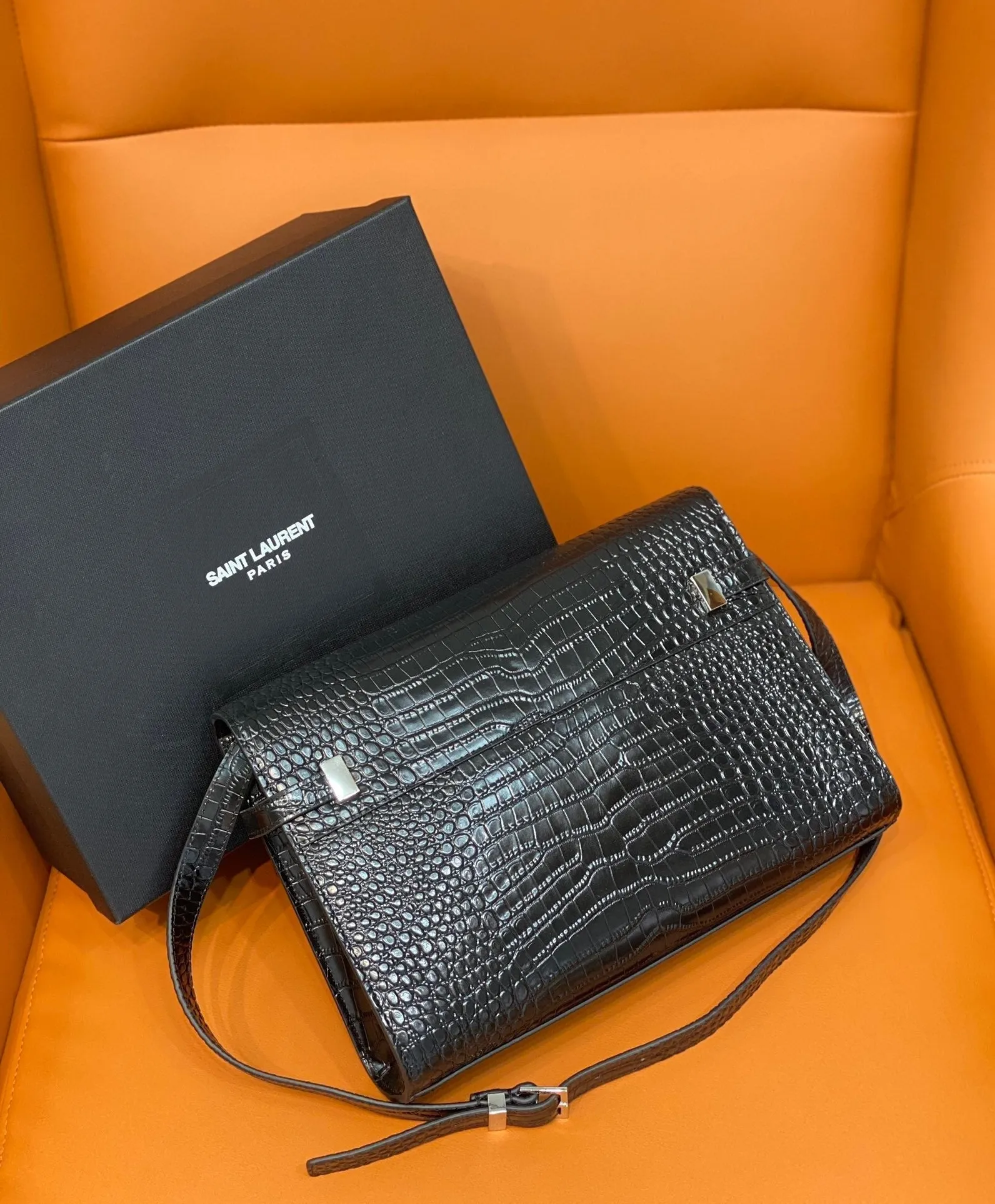Yves Saint Laurent Manhattan Small Shoulder Bag Black