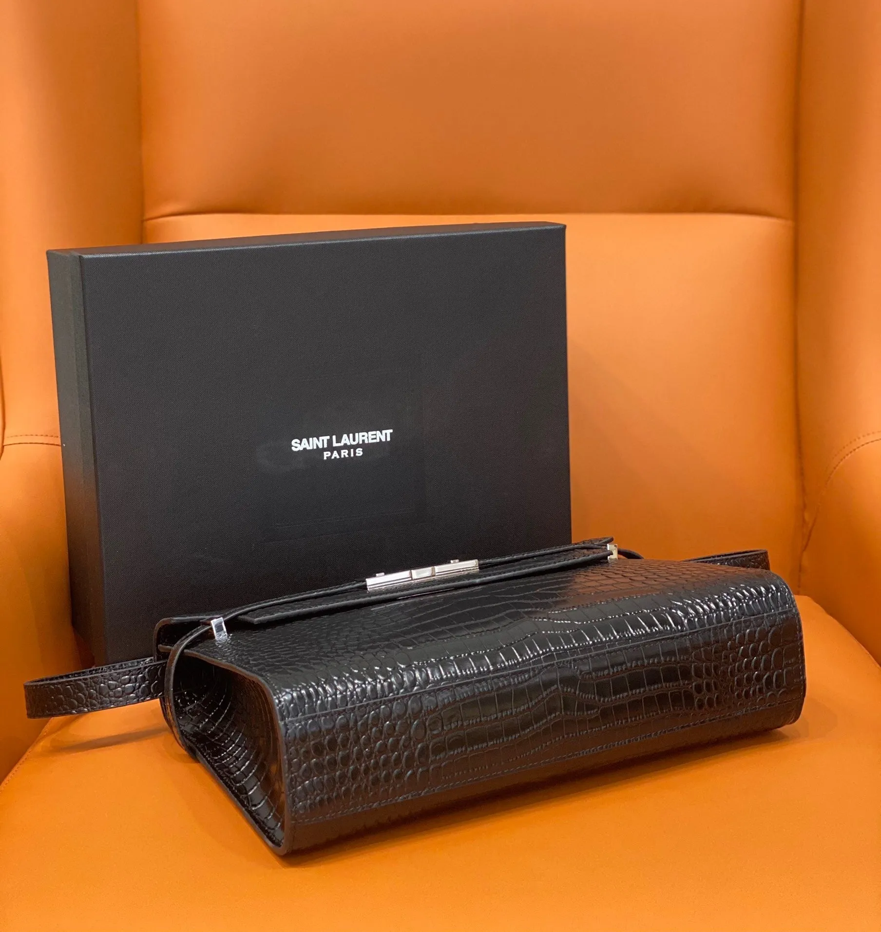Yves Saint Laurent Manhattan Small Shoulder Bag Black