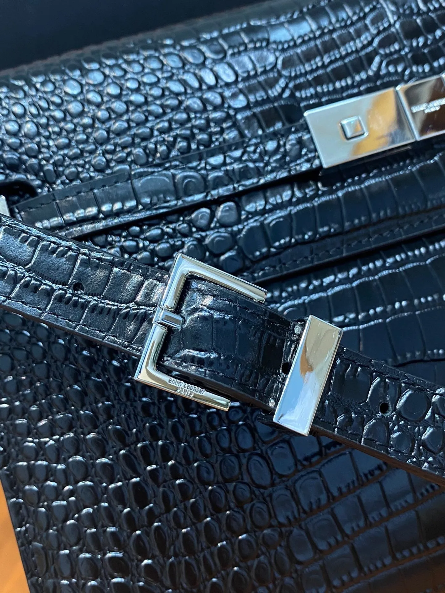Yves Saint Laurent Manhattan Small Shoulder Bag Black